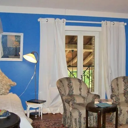 Le De La Madeleine Bed & Breakfast *